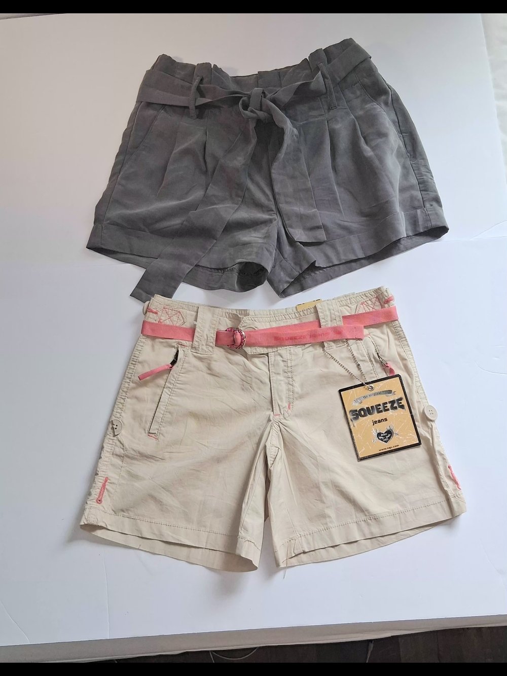 SQUEEZE Cream Shorts with Pink Belt + AMERICAN EAGLE Gray Shorts Size 0 Lot of 2